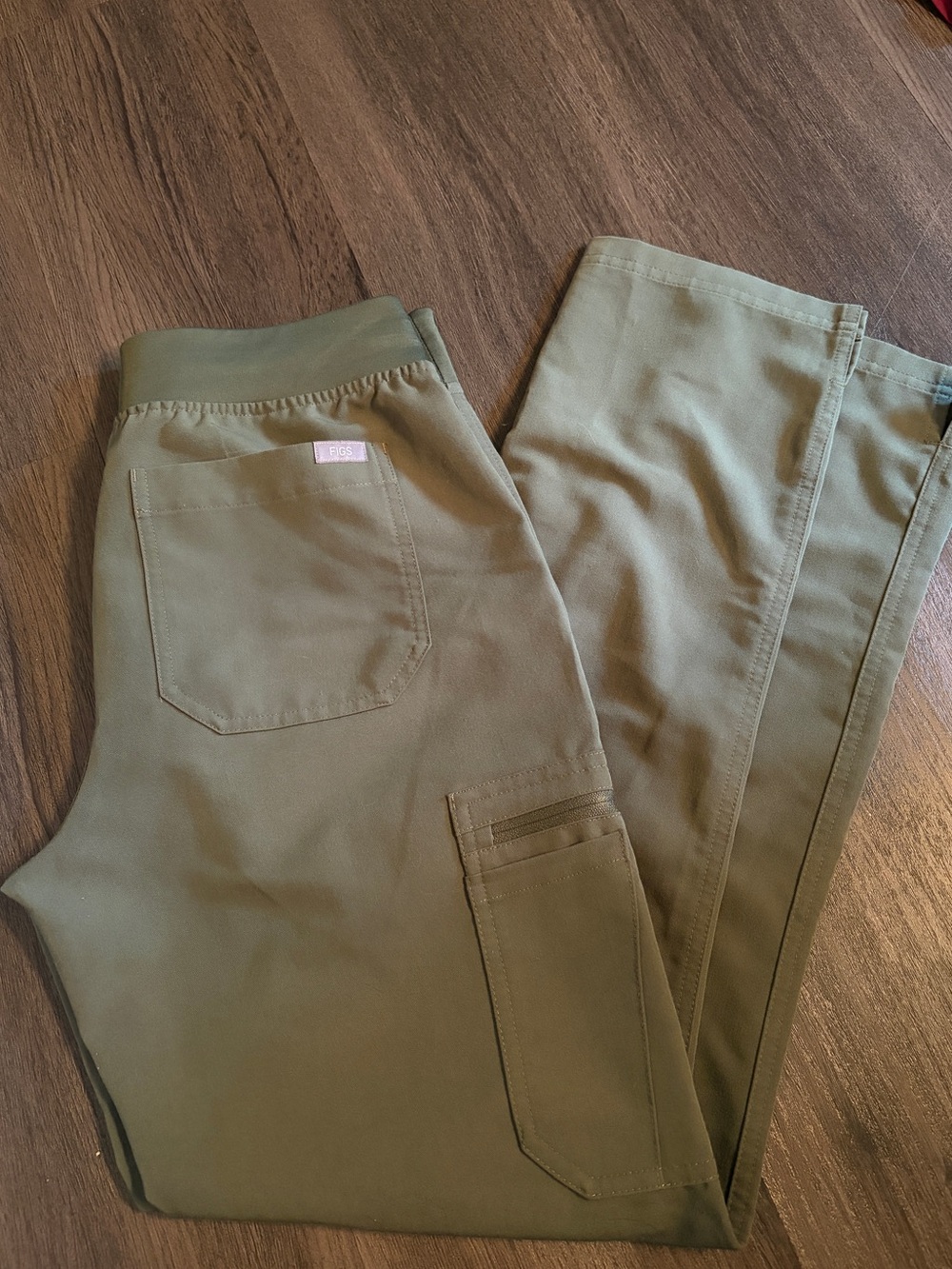 Figs Men's Olive Cargo Pants with Stretch Waistband